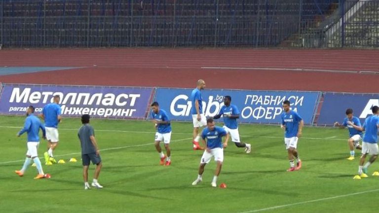 Дунав загрява преди сблъсъка с Левски