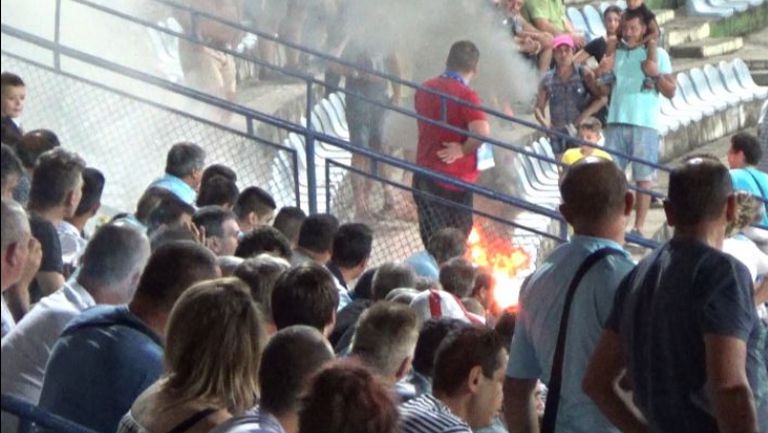 Пожар в сектора на русенци в мача срещу Левски