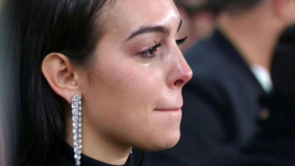 Прелестната Джорджина се разплака след хеттрика на Роналдо