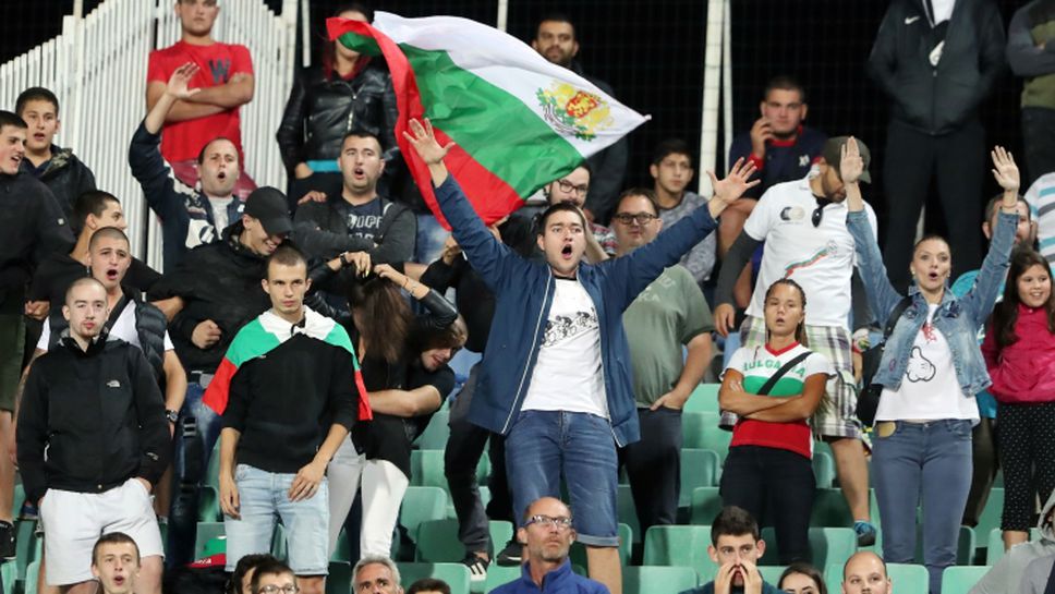 Аплодисменти за футболистите на Петър Хубчев след победата над Норвегия