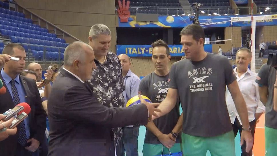 Бойко Борисов посети волейболните национали във Варна