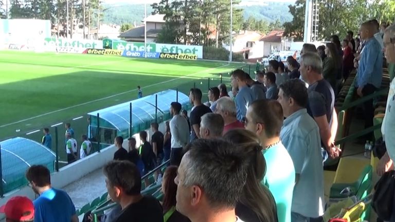 Витоша (Бистрица) - Ботев (Враца) започна с минута мълчание за починалите футболисти на Павликени
