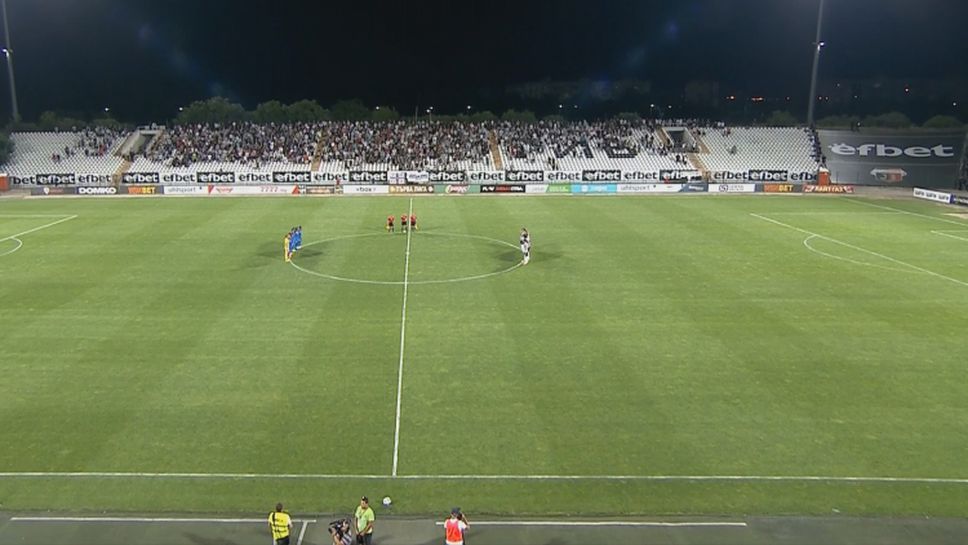 С минута мълчание в памет на футболистите на Павликени започна мача на Лаута