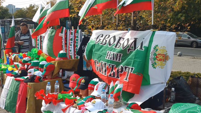 Търговци в "бойна" готовност за феновете на България