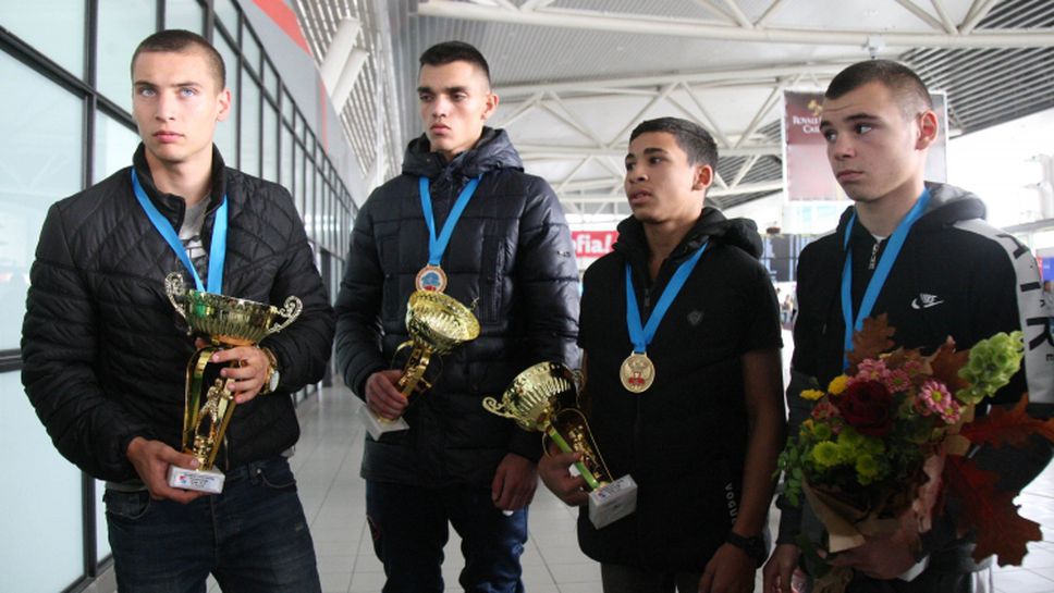 Медалистите от ЕП по бокс за юноши щастливи от успеха
