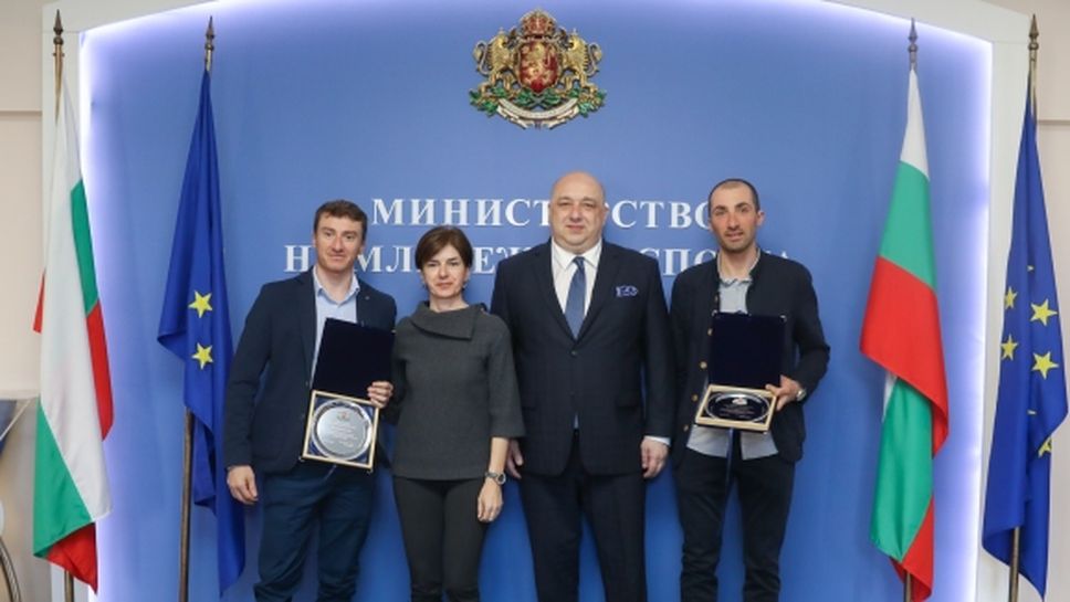 Министър Кралев награди биатлонистите Красимир Анев и Владимир Илиев