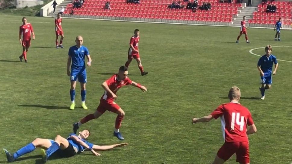 ЦСКА-София и Левски не успяха да се победят в два мача при юношите