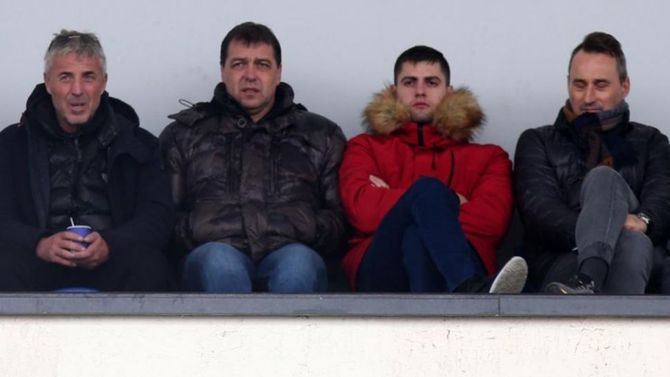 Хубчев гледа Септември - Черно море във ВИП ложата на Националния стадион