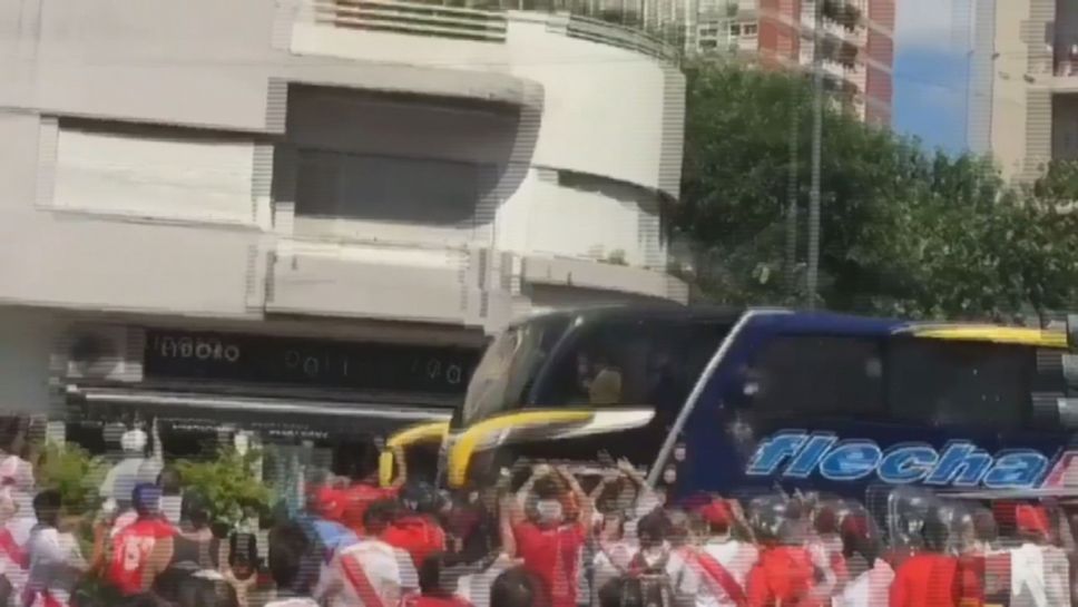 Финалът за Копа Либертадорес бе отложен заради атаката срещу автобуса на Бока
