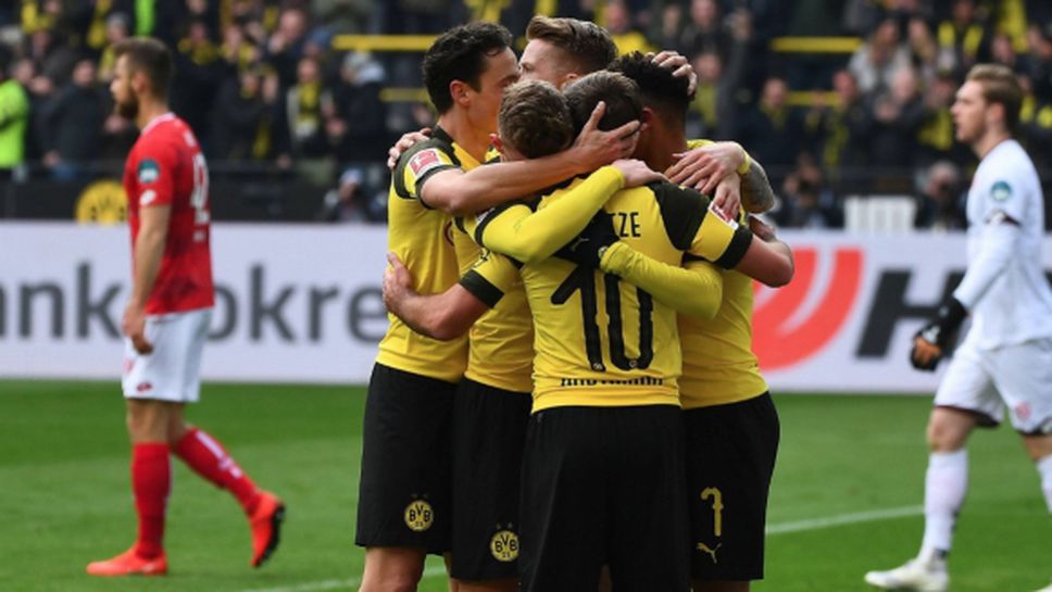С голямо желание и малко късмет Дортмунд остана в играта (видео)