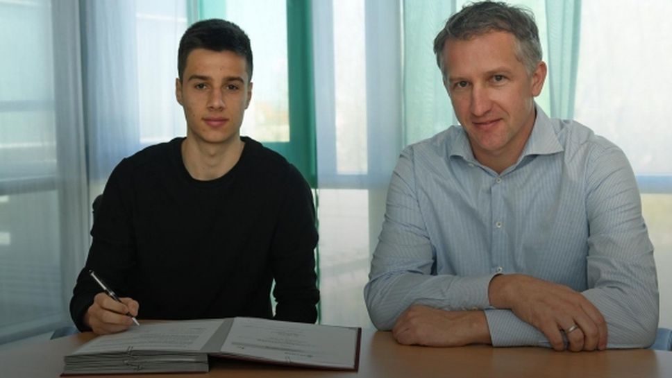 Илия Груев-младши подписа професионален договор с Вердер