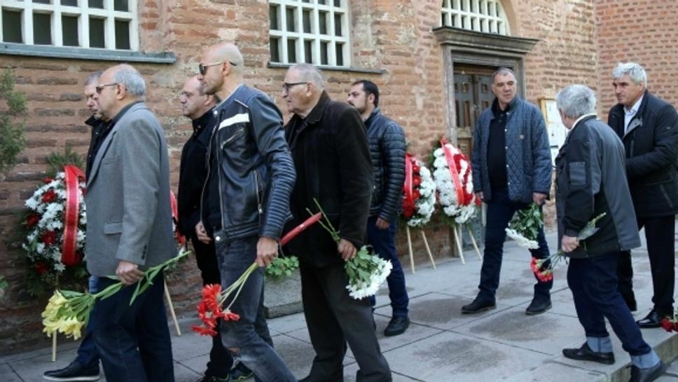 Футболната общественост се прости с Краси Безински