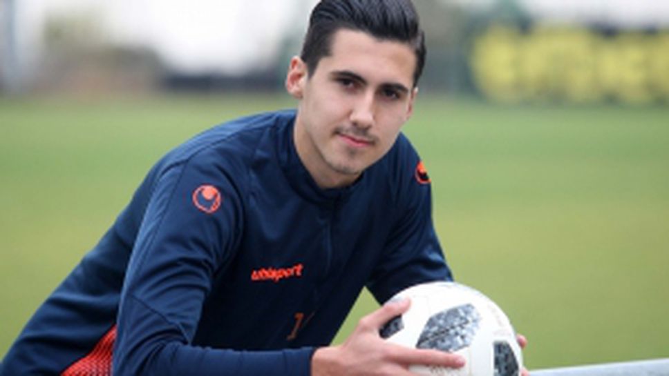 Интервю с младата надежда на Септември Асен Чандъров