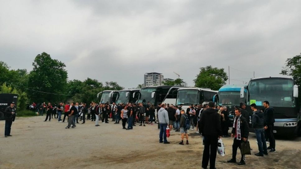 27 автобуса с фенове на Локо тръгнаха за София