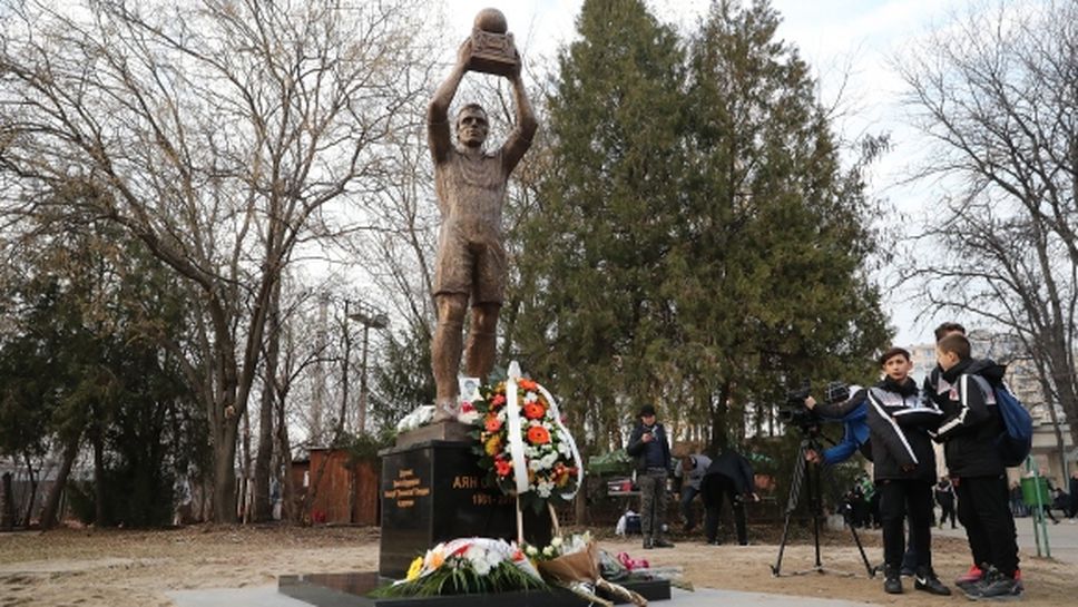 Феновете на Локо (Пд) организират футболен турнир в памет на Аян Садъков