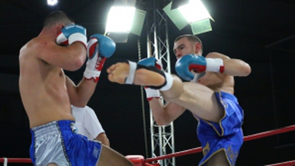 Християн Корунчев - Кирякус Карамплелас