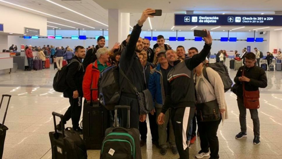 Националите чакат 4 часа на летището в Буенос Айрес
