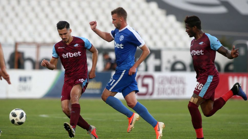 Изгоненият Чандъров пощуря до тъчлинията