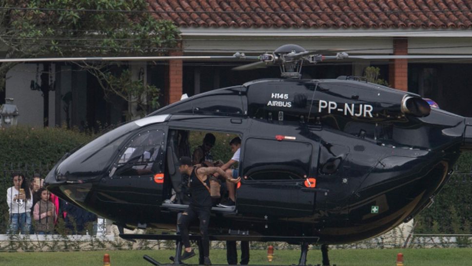 Притесненият Неймар пак отиде на тренировка с хеликоптера си