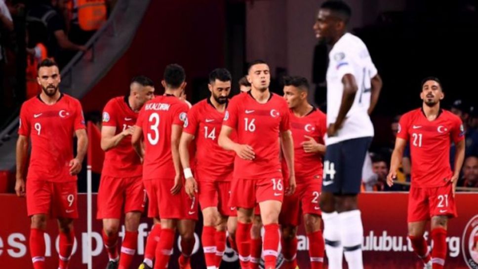 Турция постави на колене световния шампион (видео)