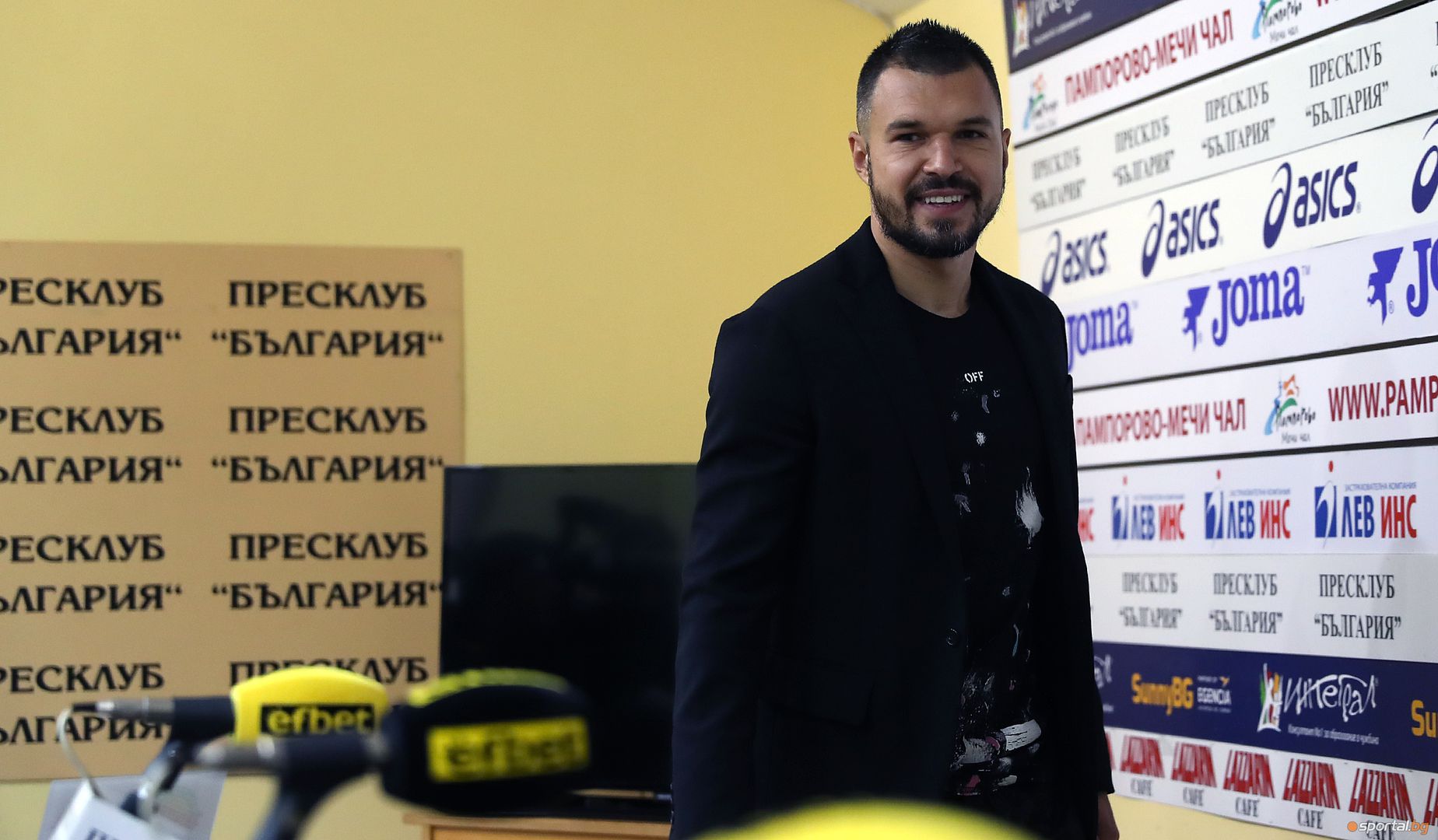Наградиха Валери Божинов за футболист на месец ноември