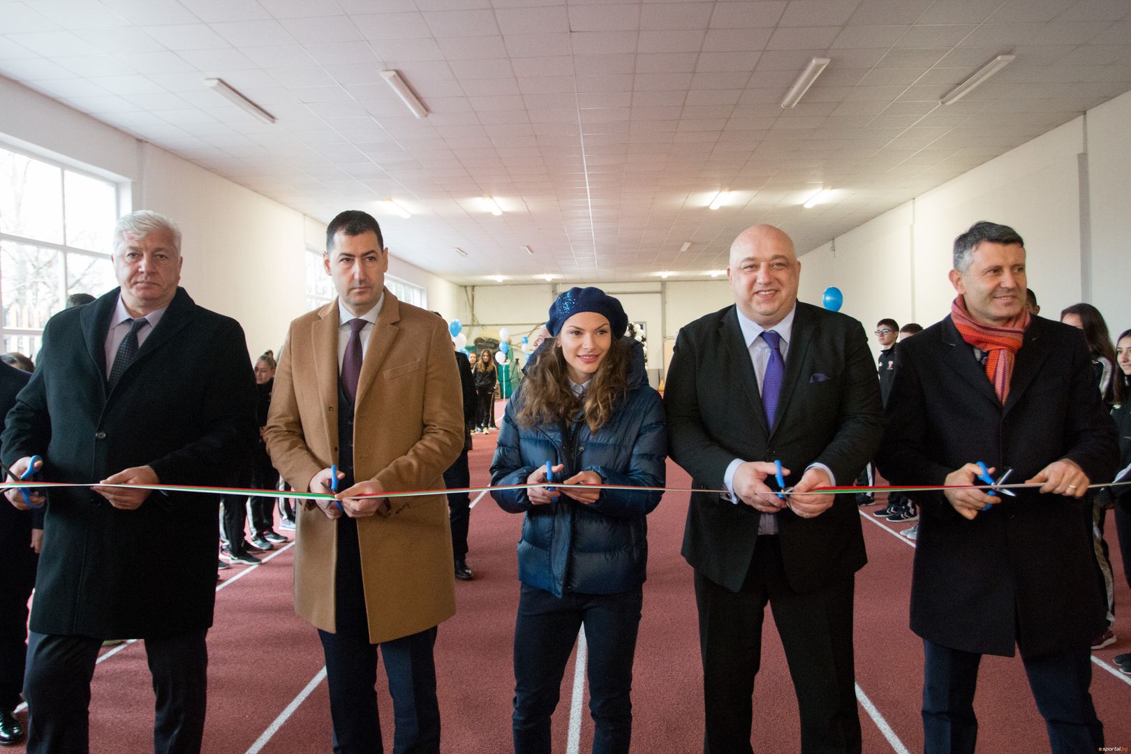 Министър Кралев откри атлетическата зала на стадион "Локомотив"
