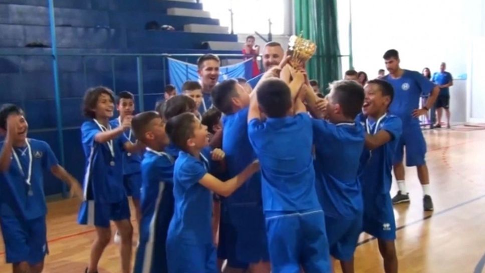 Таланти на Левски триумфираха на турнир в Гърция, мачкат с 10:1 на финала (видео)