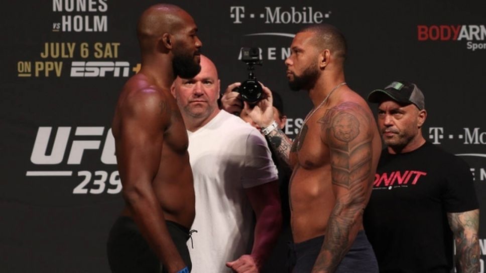 Джон Джоунс и Теаго Сантош с почти еднакво тегло преди UFC 239 (видео + снимки)