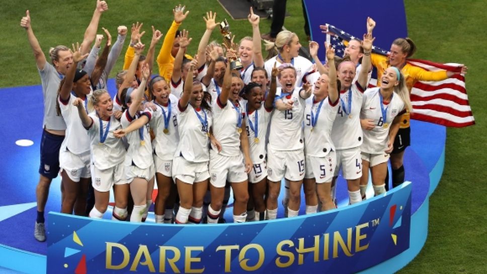 Американките отново стъпиха на световния футболен връх (видео)