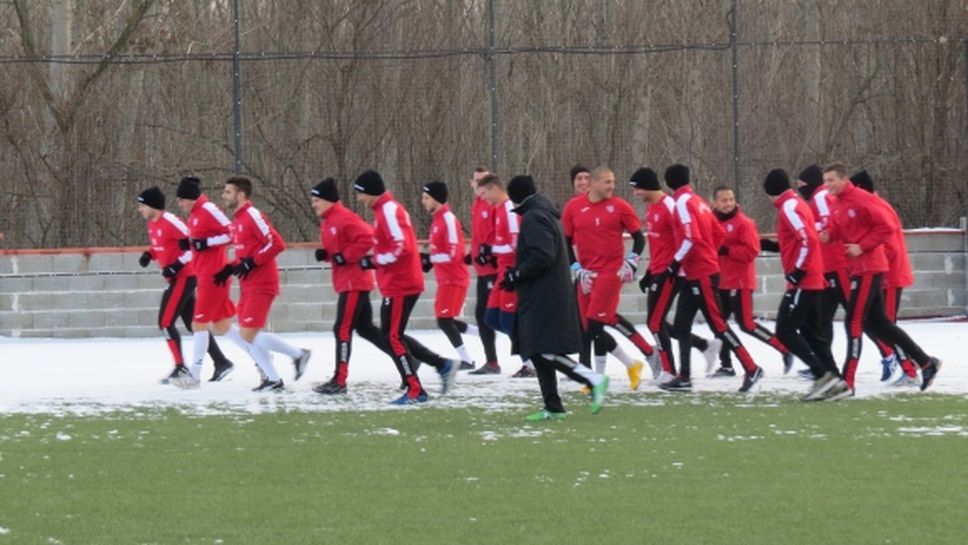 Кариана започна зимна подготовка със 17 футболисти
