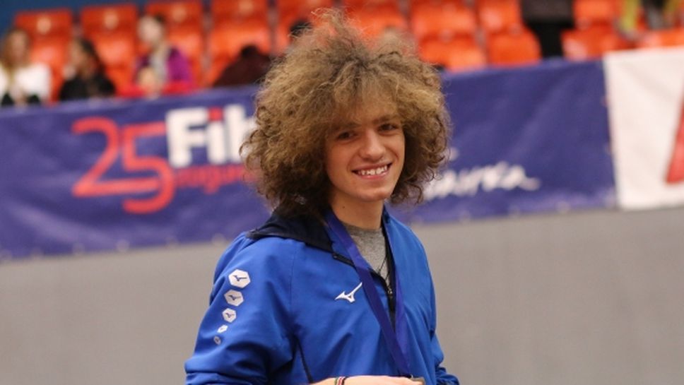 Две победи за Веселин Живков и рекорд на 4 по 200 метра за щафетата на Академик-София