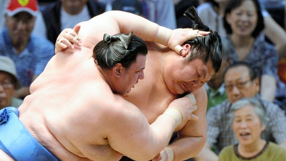 Аоияма започна с победа на Големия новогодишен турнир по сумо