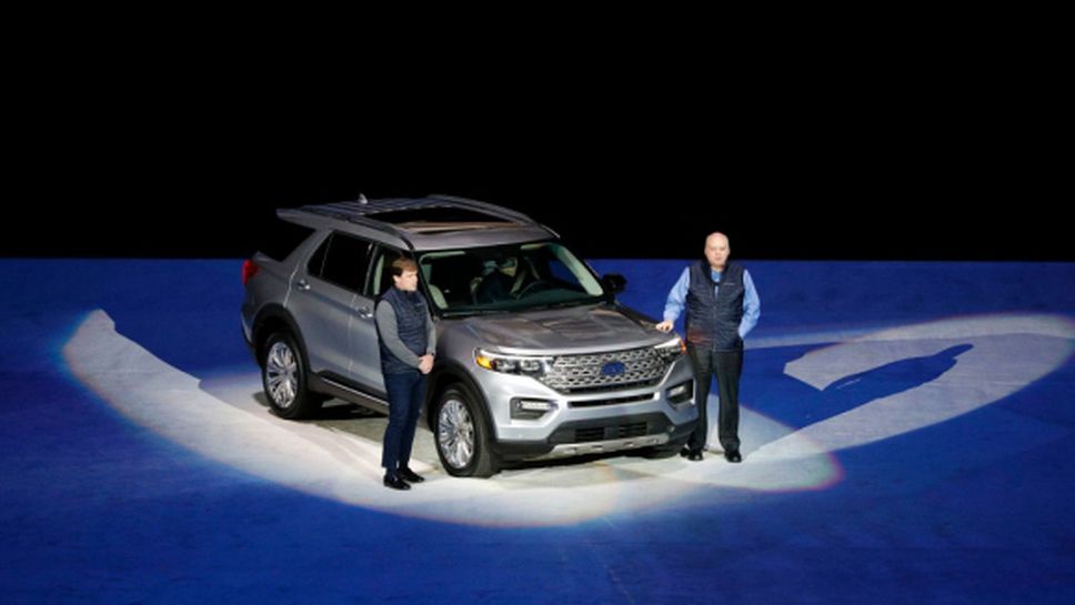 Ford и Cadillac откриват автомобилното изложение в Детройт