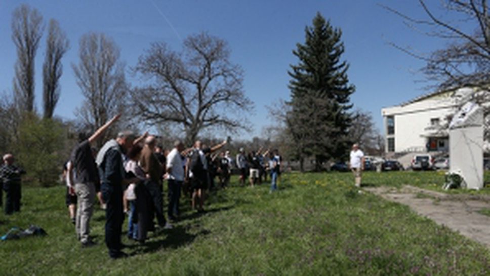 Фенове на Славия поднесоха цветя по случай 105-тата годишнина на клуба