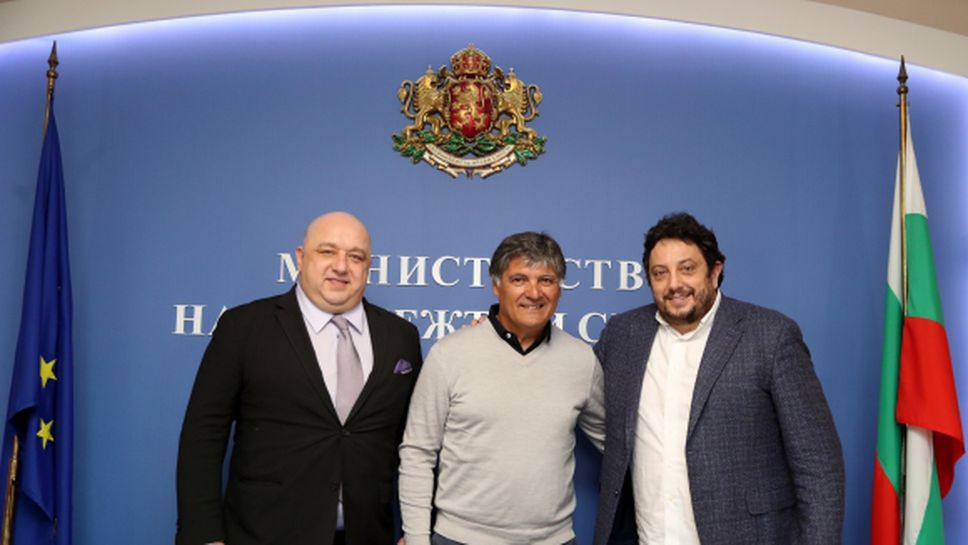 Кралев обсъди с Тони Надал възможността за създаването на филиал у нас на тенис академията на Рафа