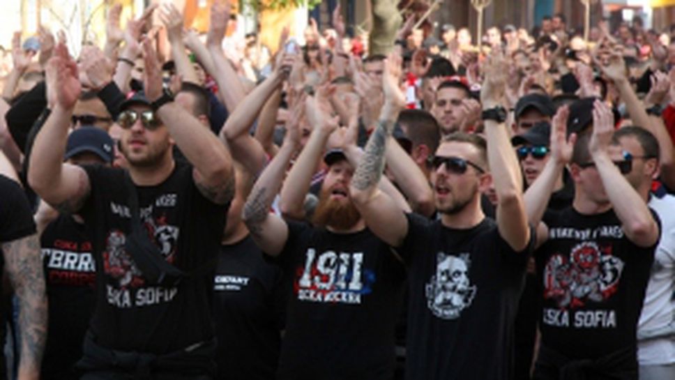 Шествието на феновете на ЦСКА - София преди дербито