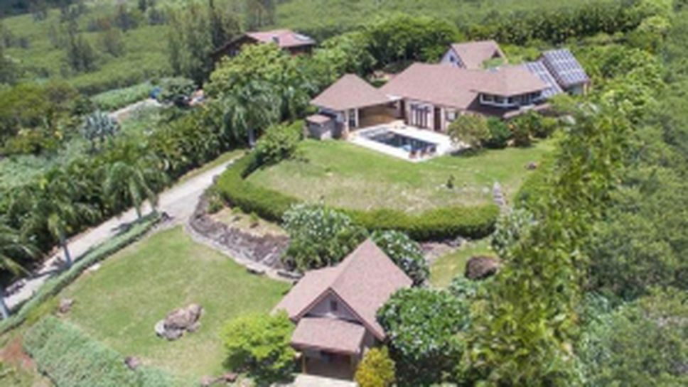 Никол Шерцингер каза Аloha на къщата си на Хаваите