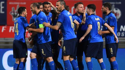 Италия се позабавлява с Чехия за историческа осма поредна победа със суха мрежа