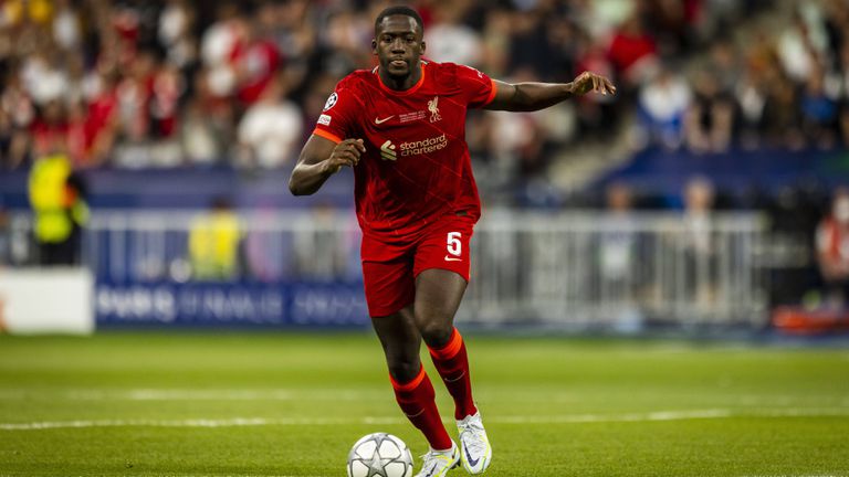 Селекционерът на Франция Дидие Дешан е повикал централния бранител на