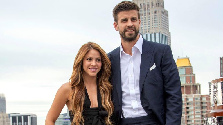  Пике и Шакира стартират да разделят милиони и парцели 