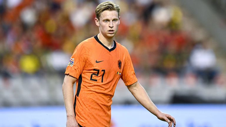  Де Йонг: Харесваше ми да работя с Тен Хаг в Аякс, само че желая да остана в Барселона 
