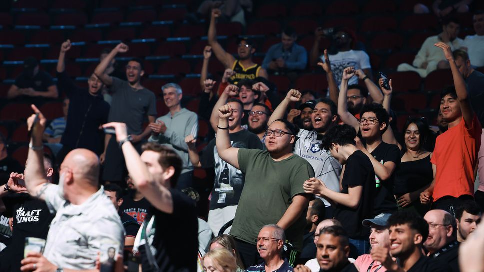 MMA фенове си спретнаха бой на UFC 302
