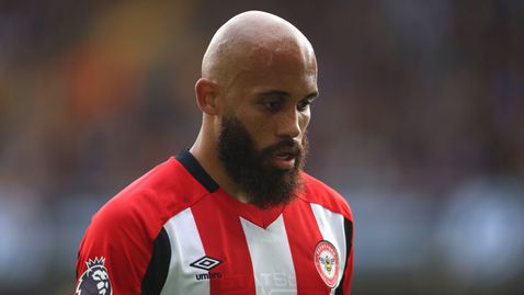 Мбемо поискал огромна заплата от Манчестър Юнайтед