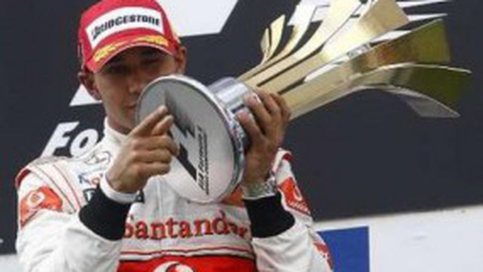 Страхотен Хамилтън печели екшъна в Турция, скандал в Ред Бул след удар между Уебър и Фетел (видео)