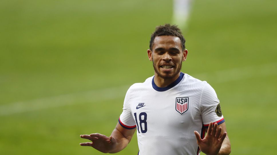 Романтичен халф предложи брак след равенство