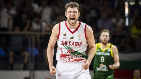 Александър Везенков се пребори с конкурента си в анкетата за най-атрактивен баскетболист