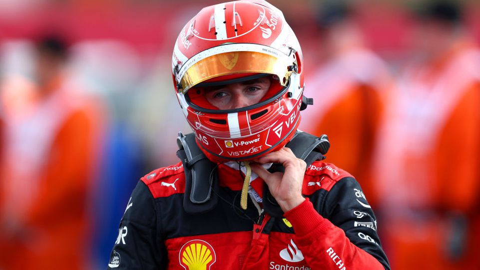 Леклер поиска пълен преглед на стратегията на Ферари