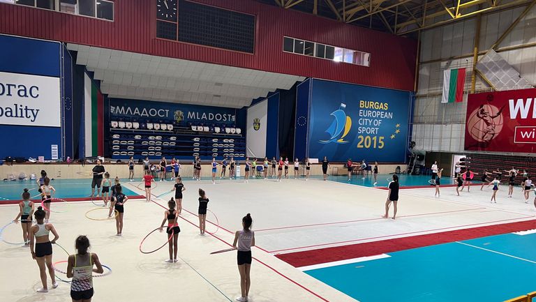 95 гимнастички от цялата страна участват в подготвителен лагер в Бургас
