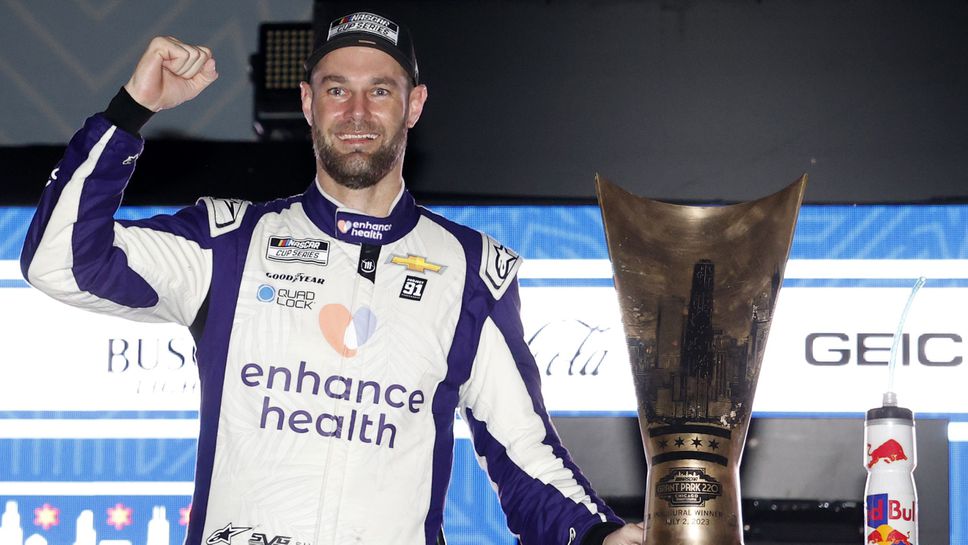 Тимът на Ван Гизбъргън няма да го спира за НАСКАР