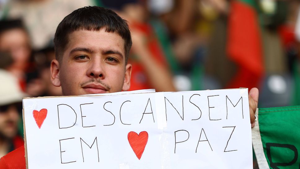 Погребението на загиналия футболист на ЛивърпулДиого Жота и неговия брат